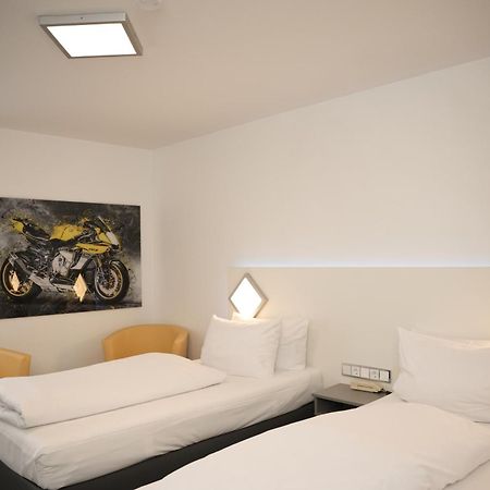Weber Hotel Mannheim Bagian luar foto