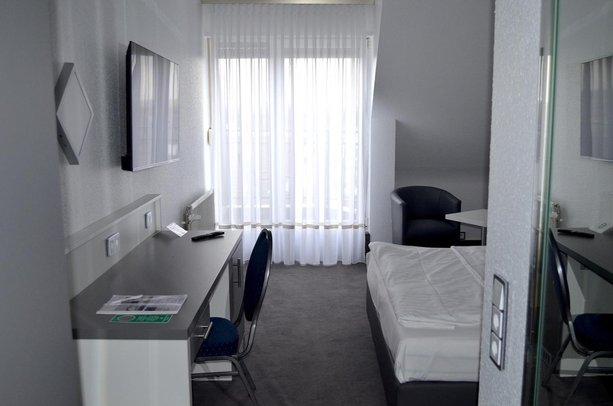 Weber Hotel Mannheim Bagian luar foto