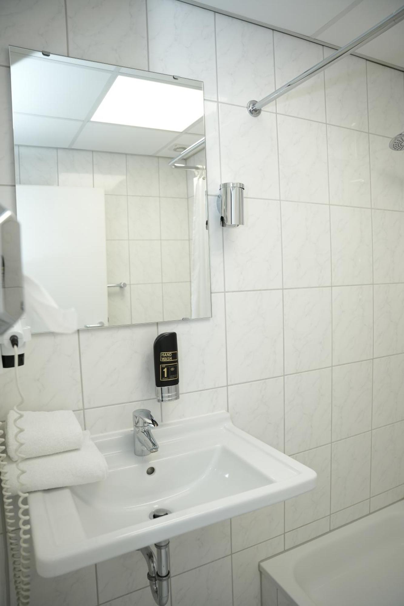 Weber Hotel Mannheim Bagian luar foto