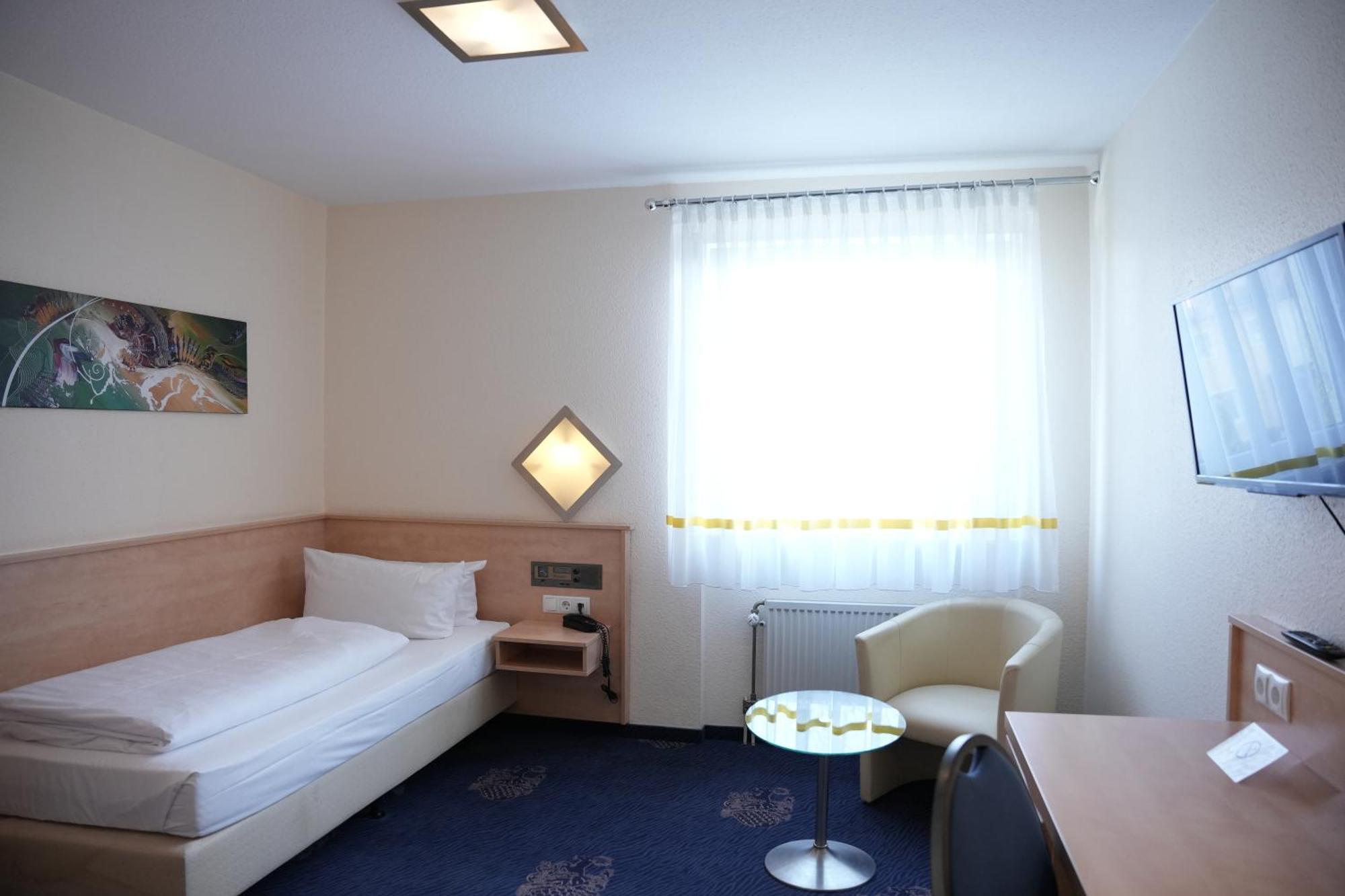 Weber Hotel Mannheim Bagian luar foto
