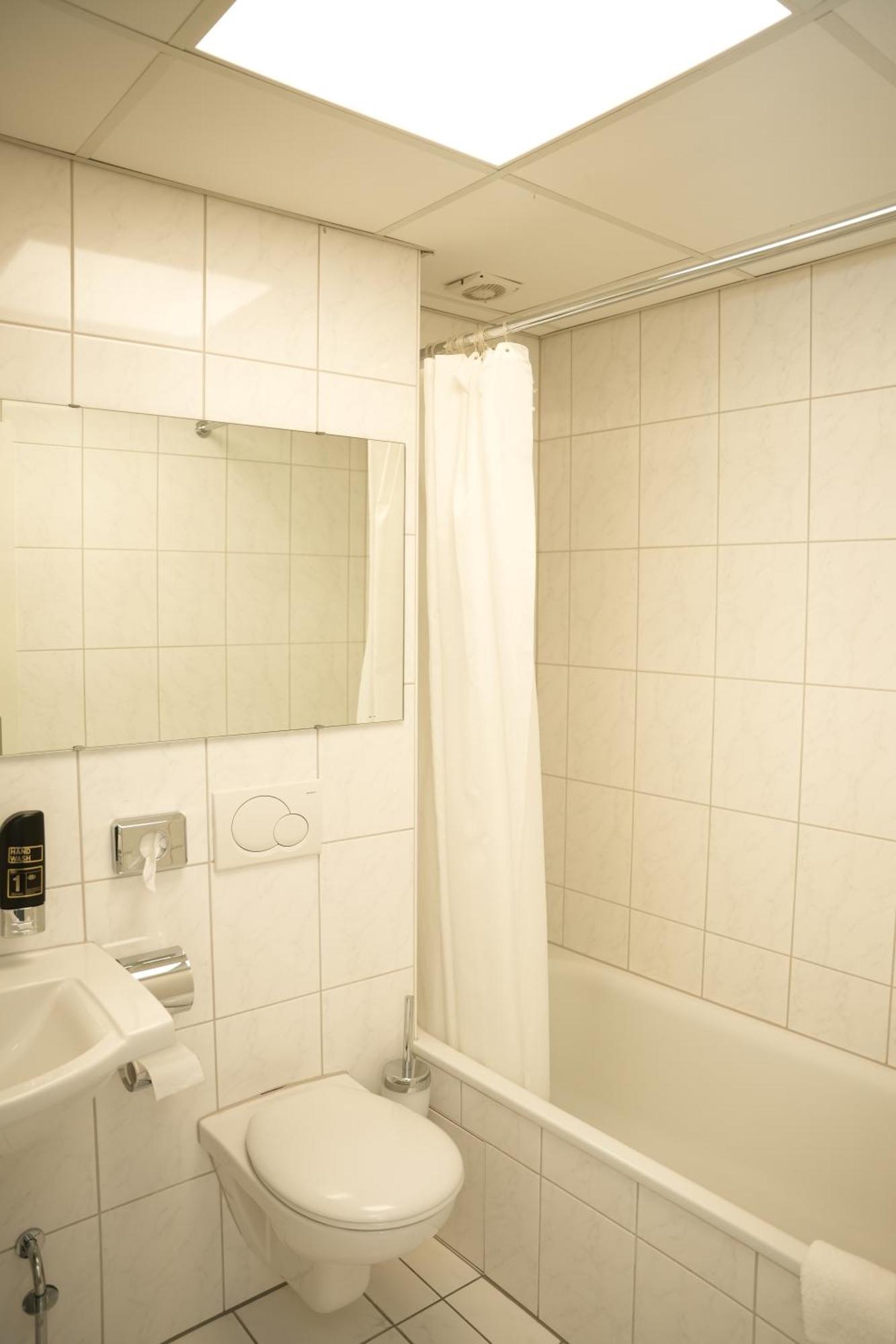 Weber Hotel Mannheim Bagian luar foto